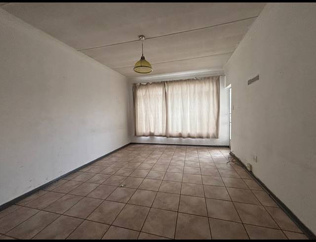 2 BEDROOM FLAT FOR SALE IN VEREENIGING CENTRAL
